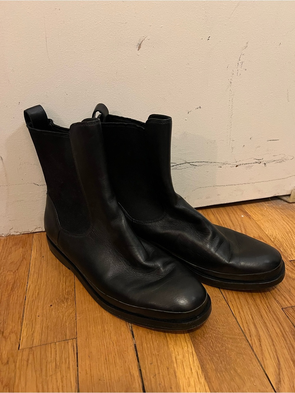 Vince black Chelsea boot